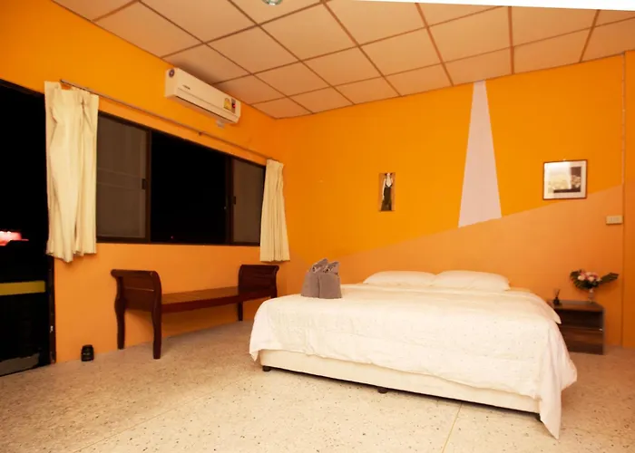 Holiday Phangan - Hostel & Bar