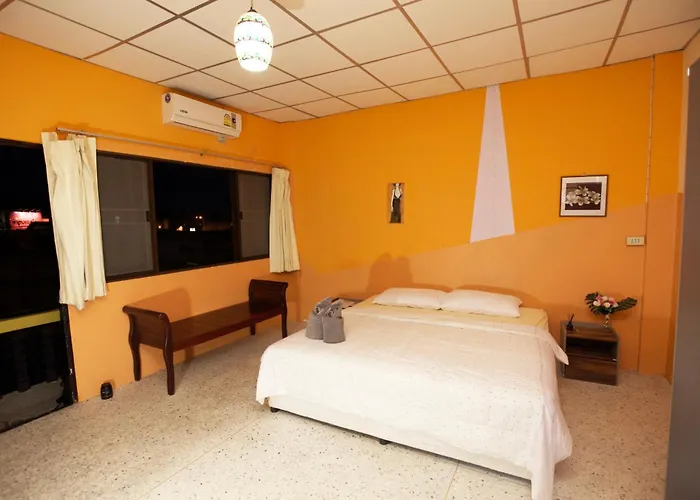 Holiday Phangan - Hostel & Bar